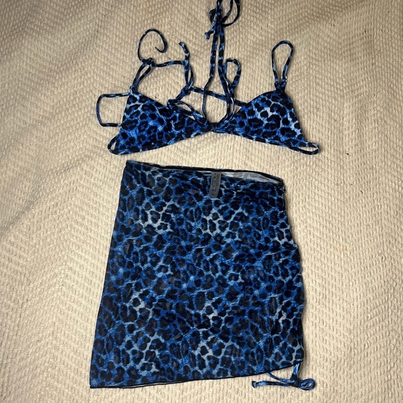 🖤New Two Piece Swimsuit Set🖤 - Picture 2 of 6